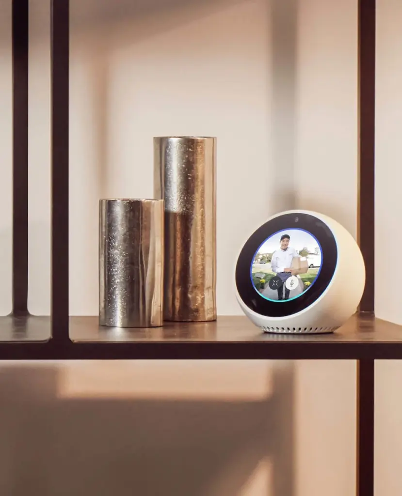 Echo-Display mit Live-Video der Ring Battery Doorbell Pro